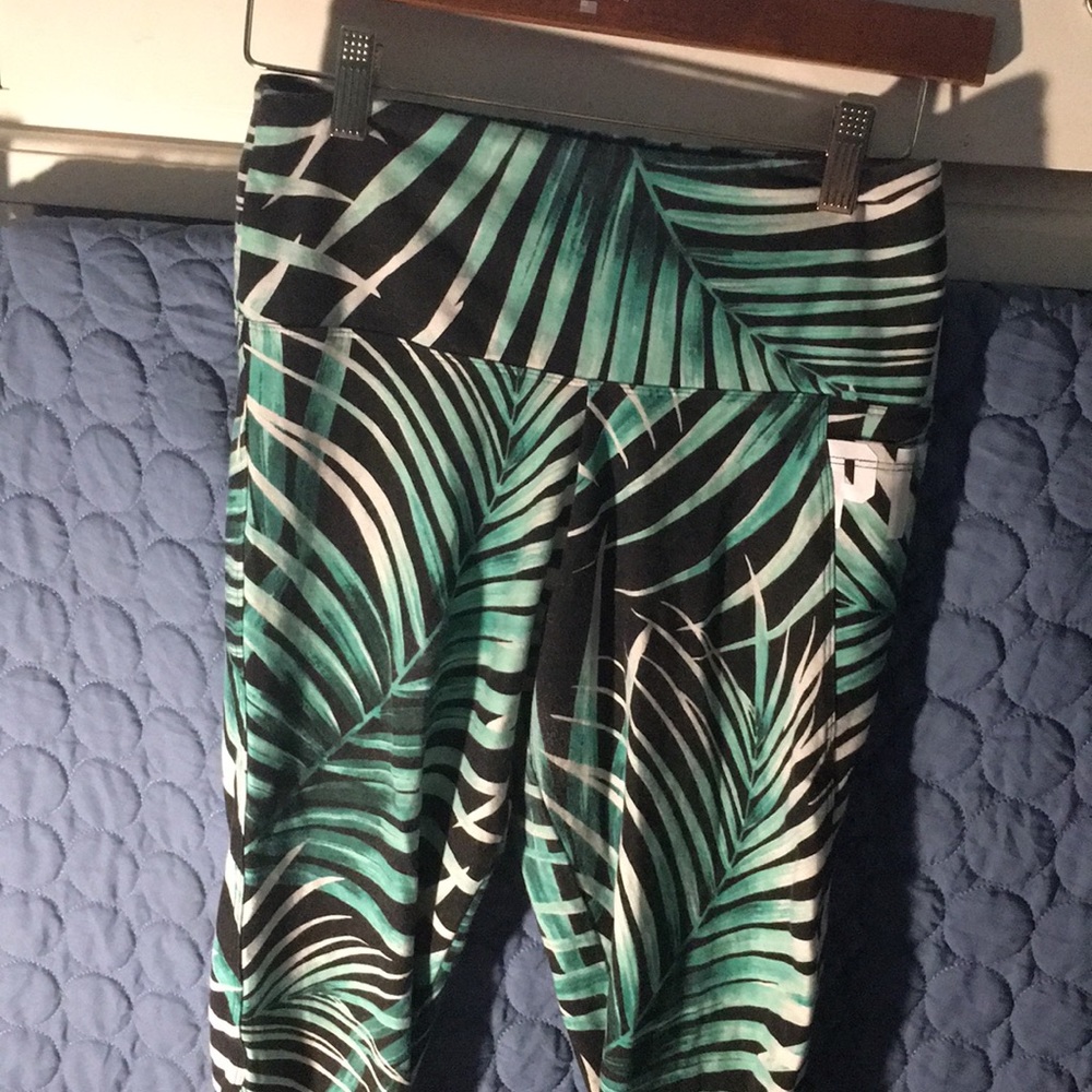 PINK palm leaf 1 side pocket workout leggings SZ S